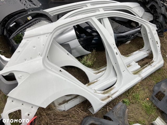 Hyundai i20 II błotnik tylny prawy próg poszycie - 1