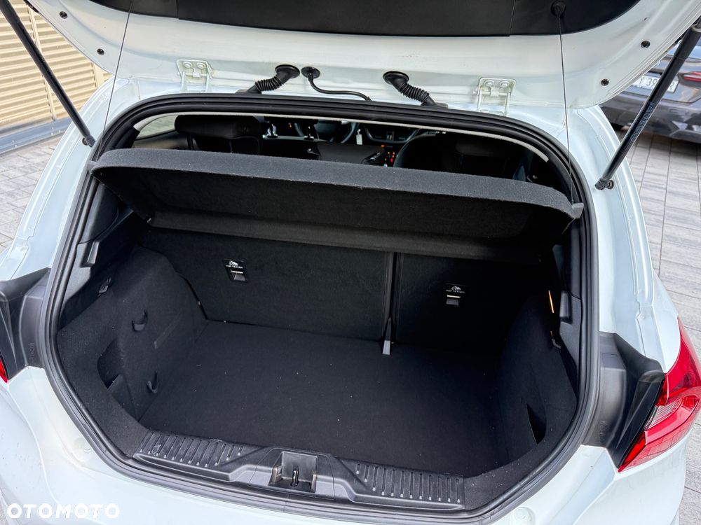 Ford Fiesta 1.1 S&S TITANIUM - 21