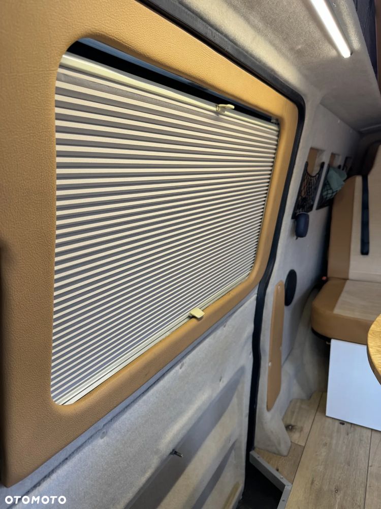 Volkswagen T5 Campervan - 30