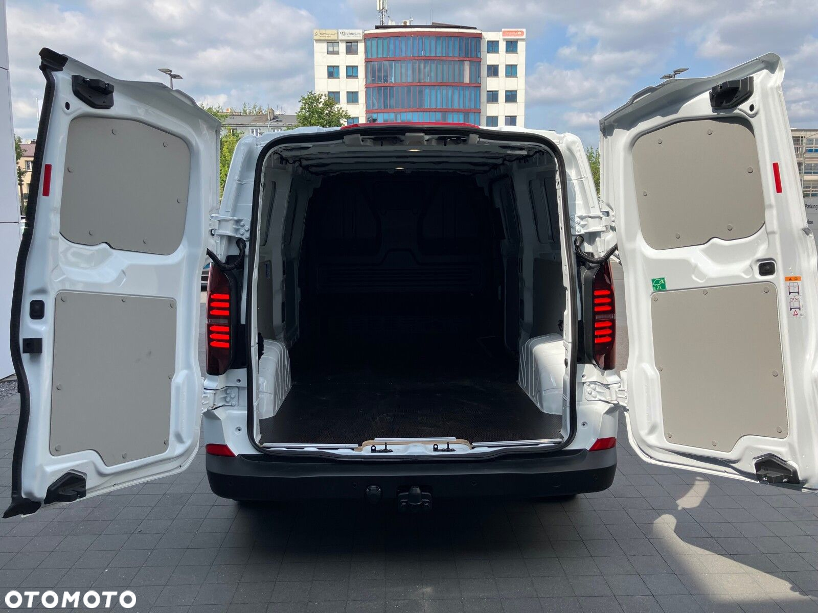 Volkswagen Transporter Transporter Furgon silnik: 2,0 l TDI 4MO 150 KM / skrzynia biegów: 8-biegowa automatyczna 4MOTION rozstaw osi: 3500 mm - 12