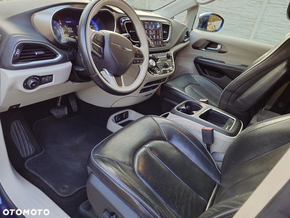 Chrysler Pacifica - 7