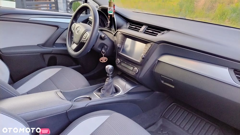 Toyota Avensis 1.8 Premium - 10