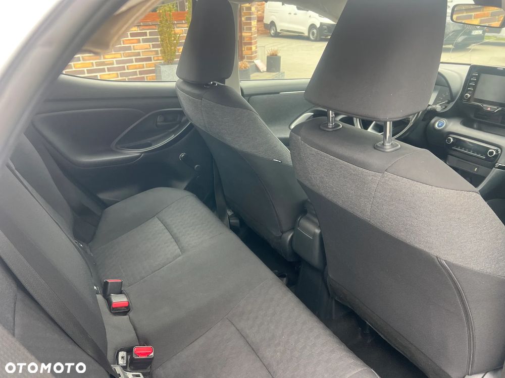 Toyota Yaris Hybrid 100 Premium - 18