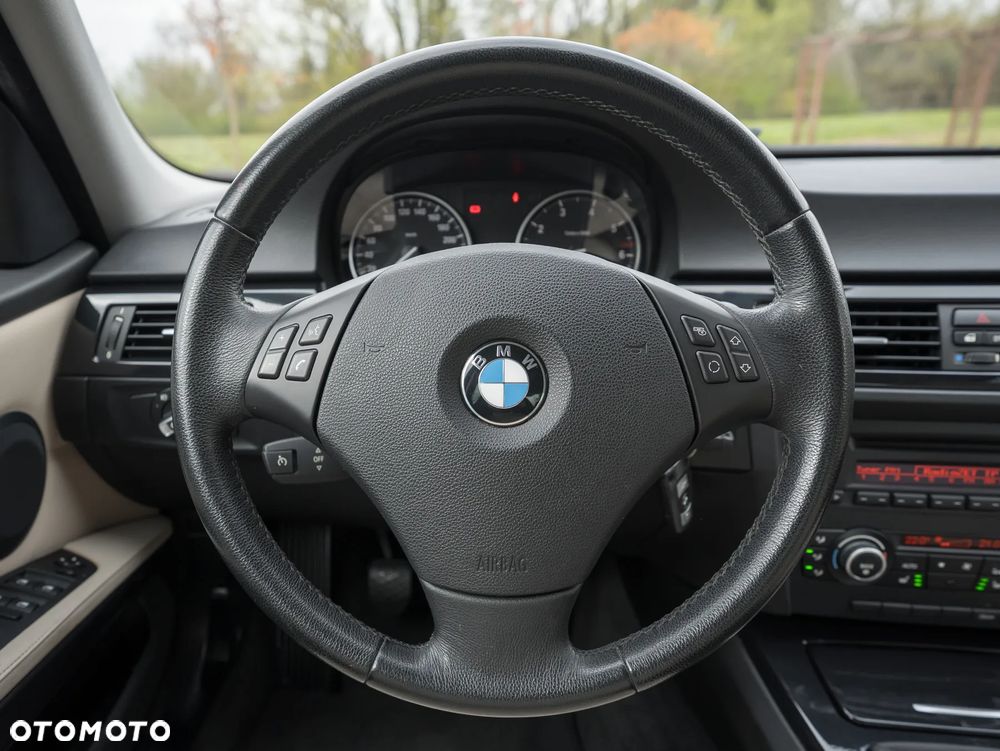 BMW Seria 3 318i Edition Exclusive - 26