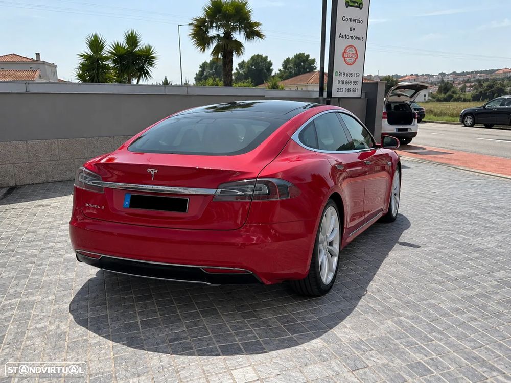 Tesla Model S - 4