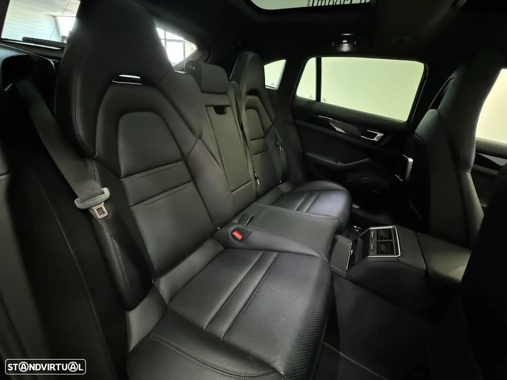 Porsche Panamera Sport Turismo 4 E-Hybrid - 16