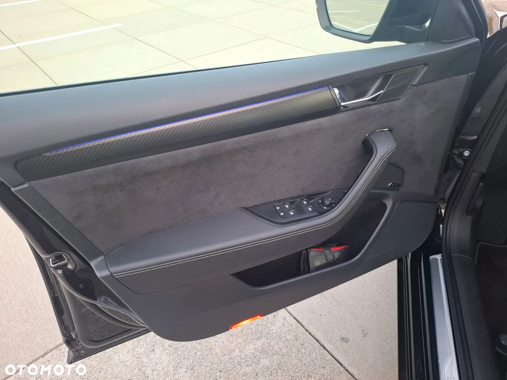 Skoda Superb 2.0 TDI SCR Sportline DSG - 32
