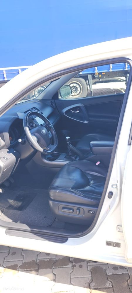 Toyota RAV4 2.2 D-4D 2010 - 17