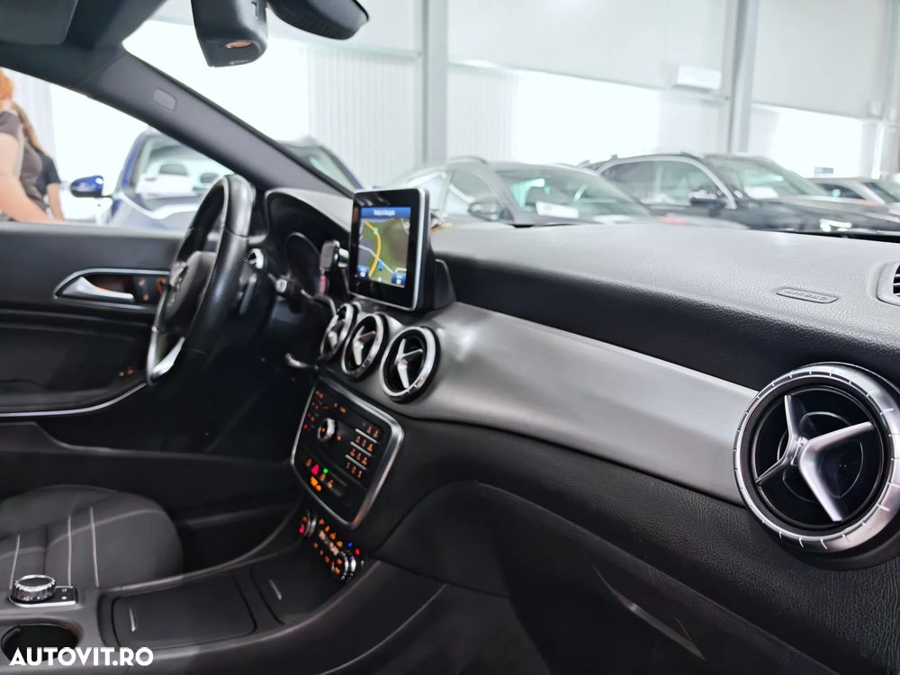 Mercedes-Benz CLA 220 d Shooting Brake 7G-DCT - 13