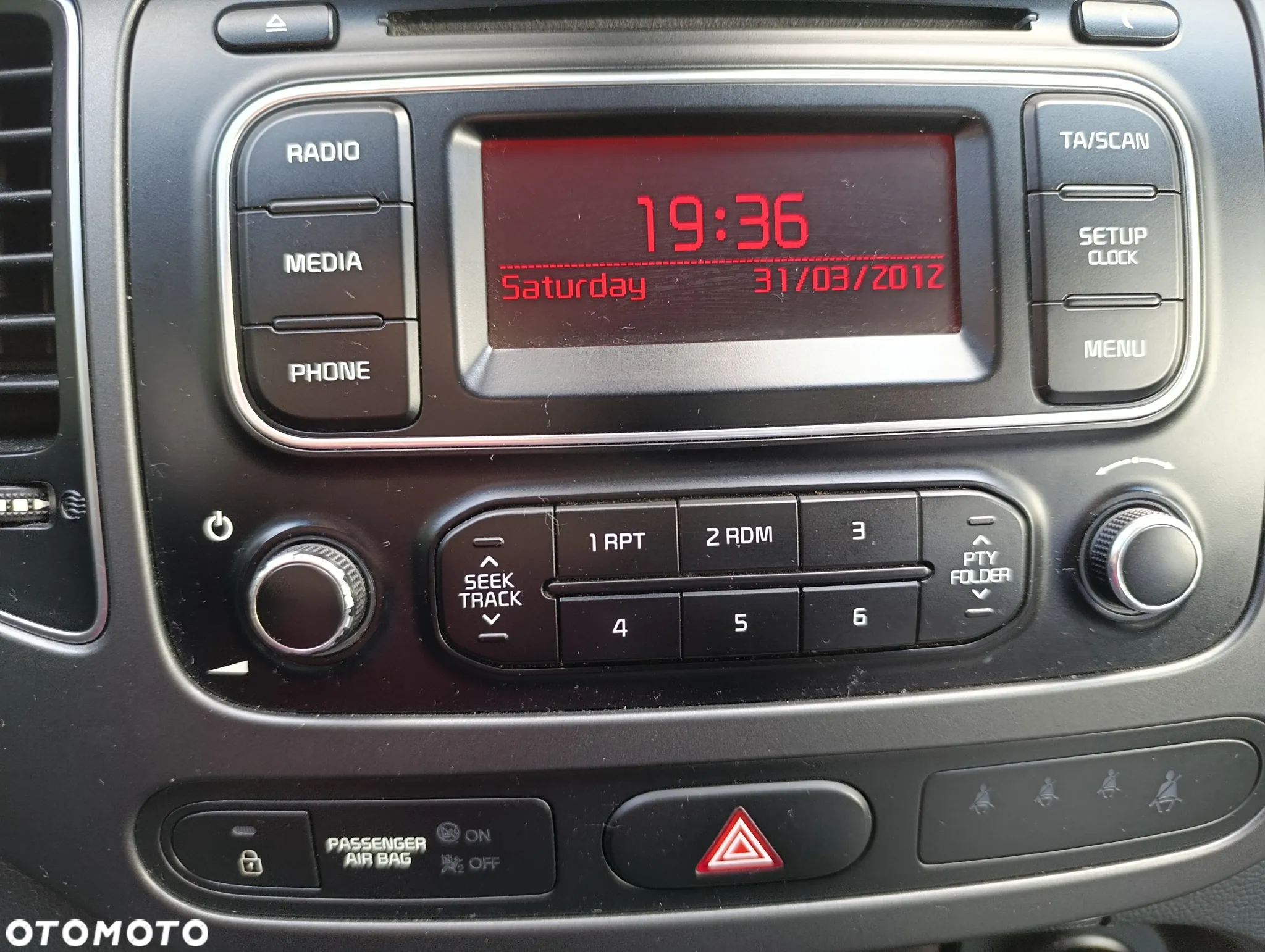 Kia Carens - 12