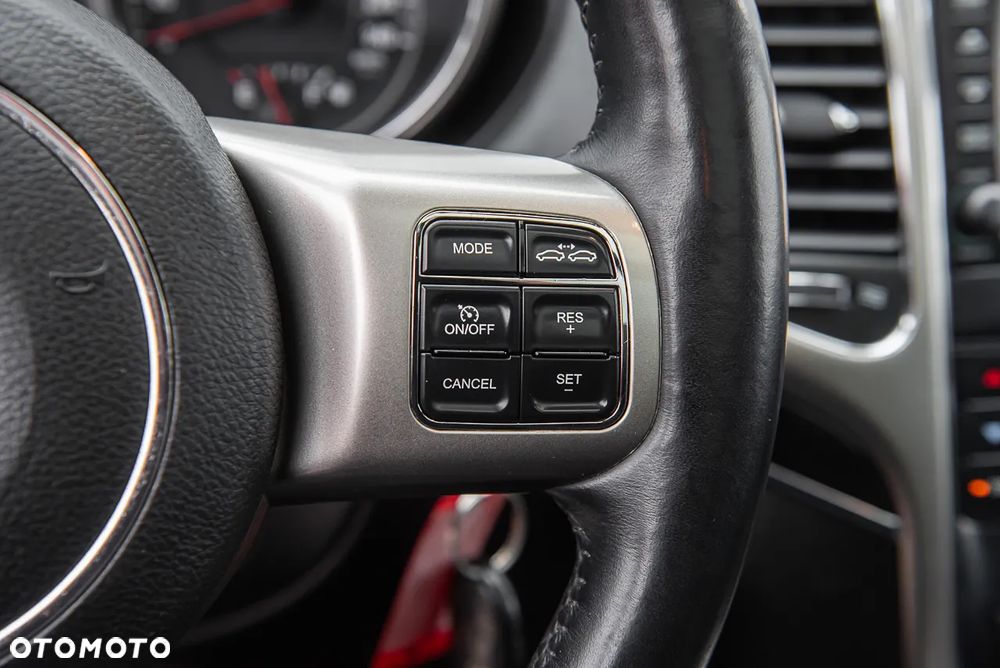 Jeep Grand Cherokee - 22