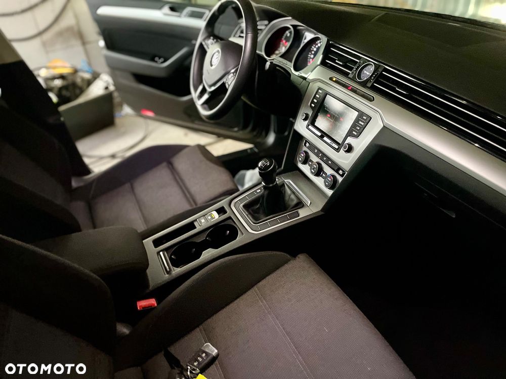 Volkswagen Passat 2.0 TDI (BlueMotion Technology) Comfortline - 14