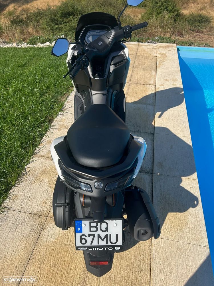 Yamaha NMAX - 10