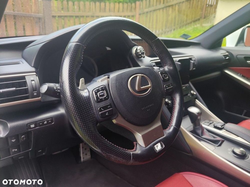 Lexus IS 200t F Sport - 37