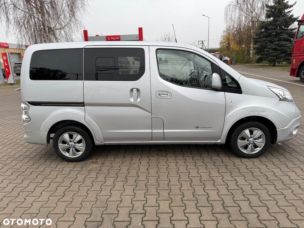 Nissan NV200 Evalia - 13