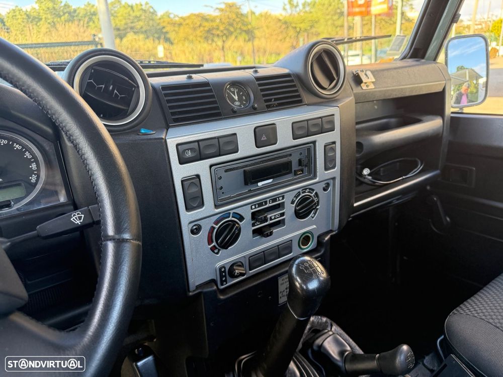 Land Rover Defender - 22
