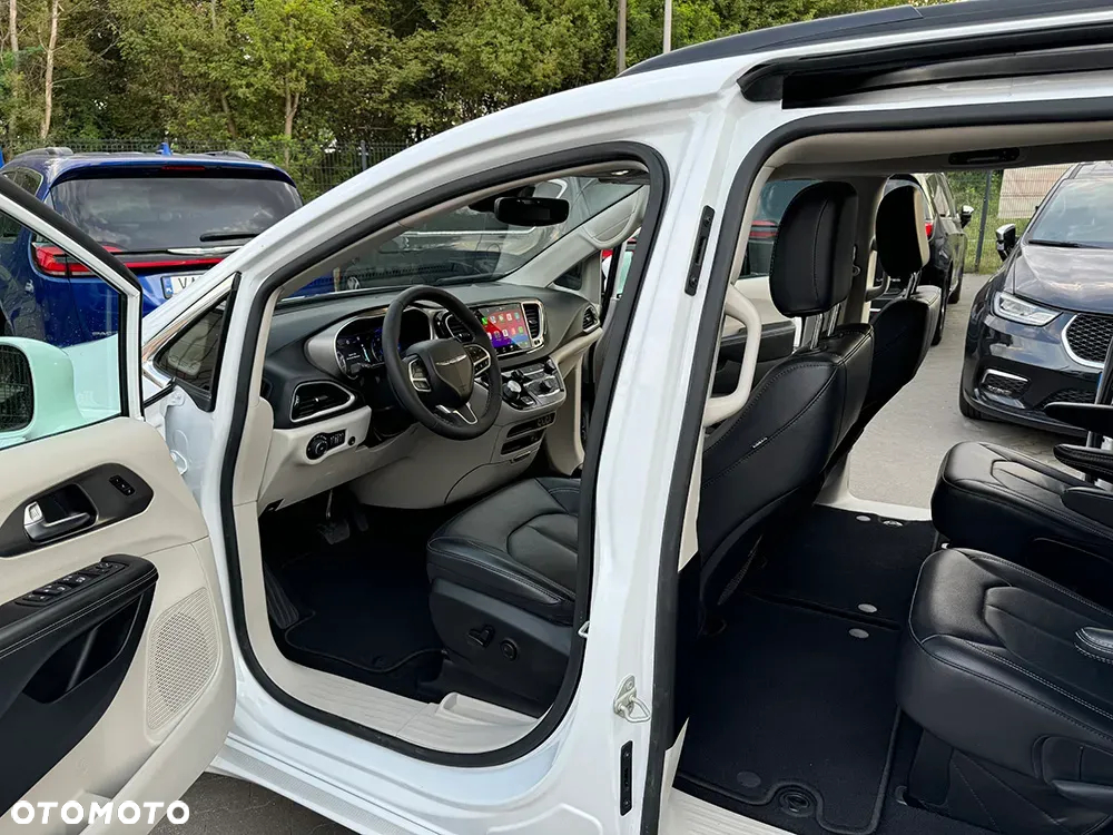 Chrysler Pacifica - 15