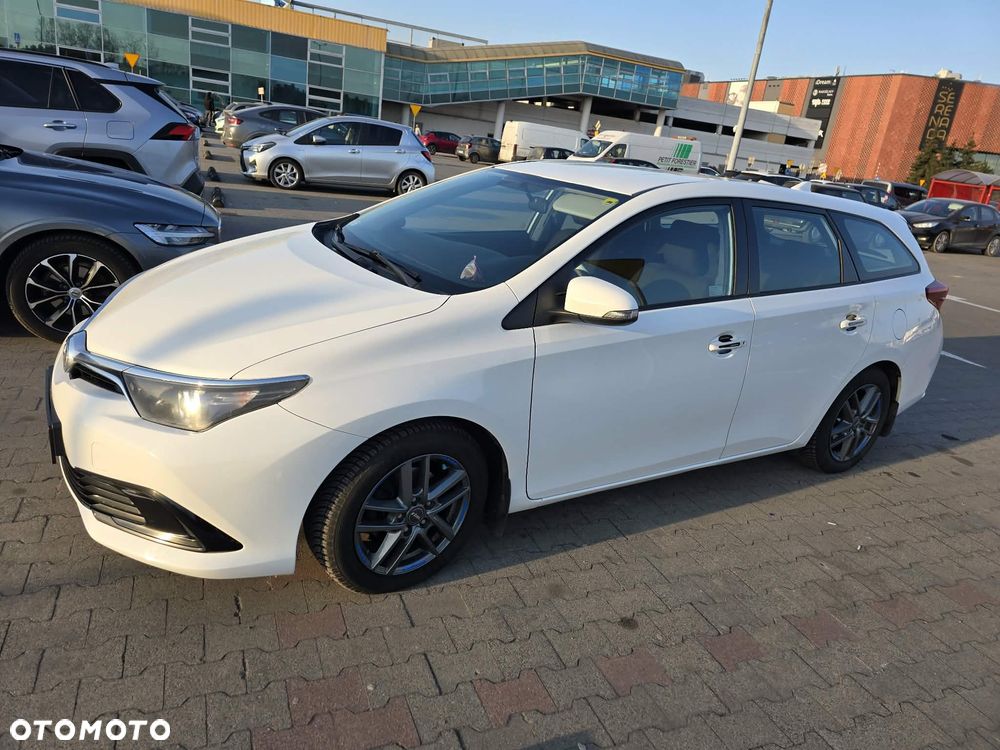 Toyota Auris 2016 photo 2