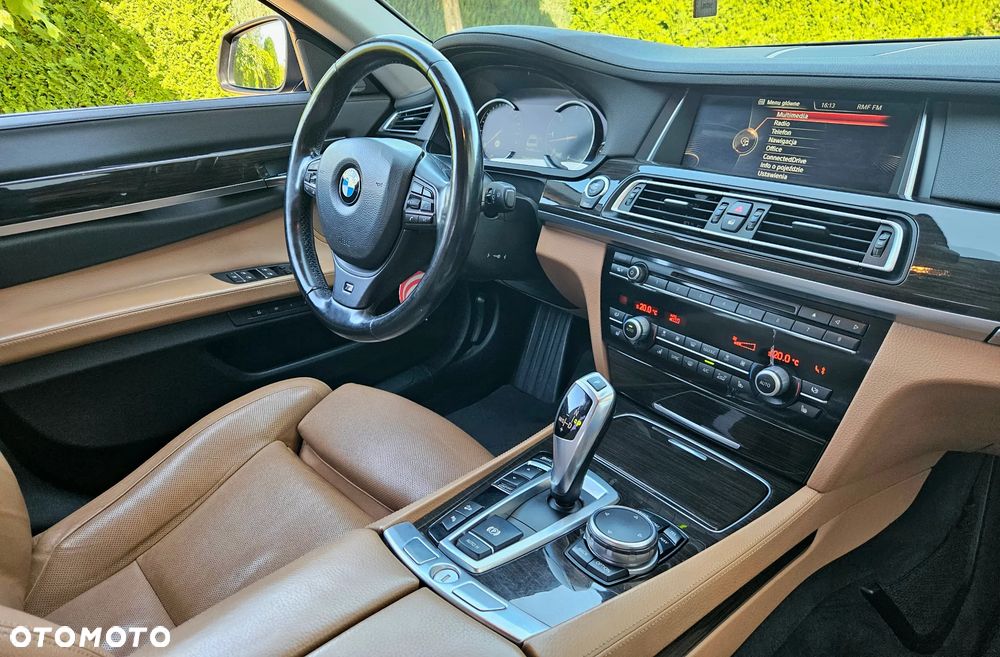 BMW Seria 7 740d - 27