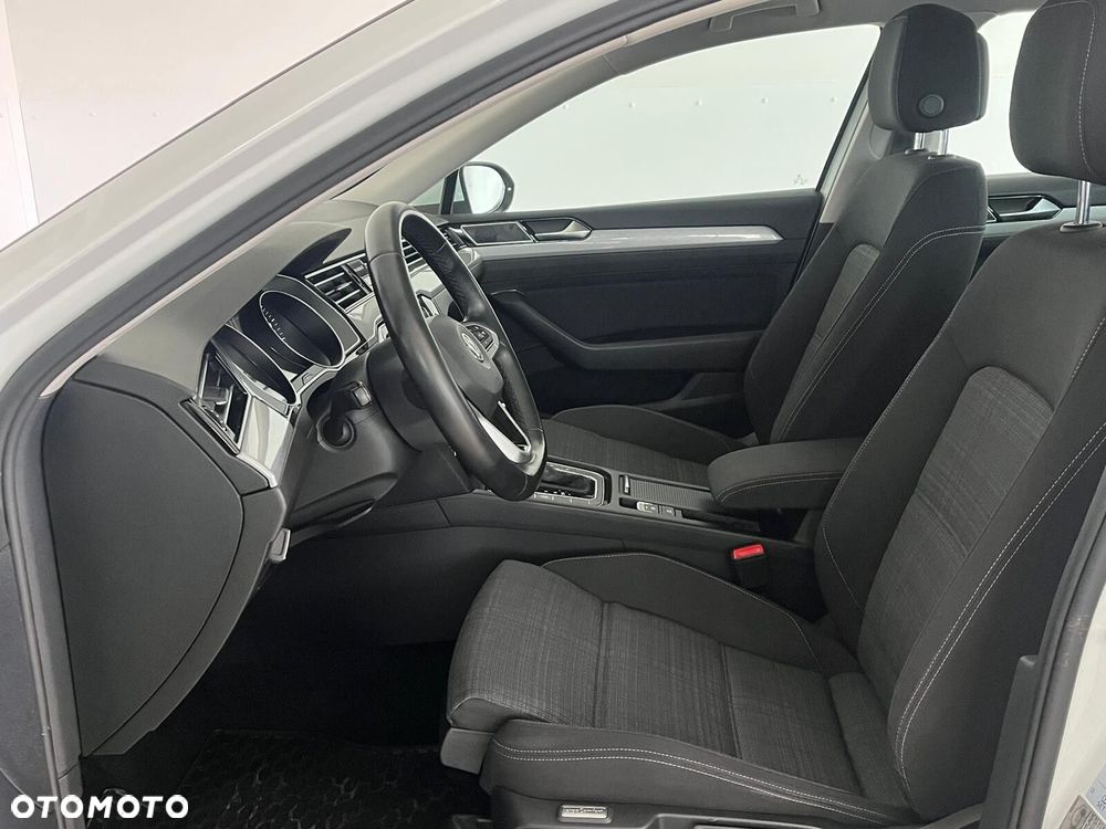 Volkswagen Passat - 13