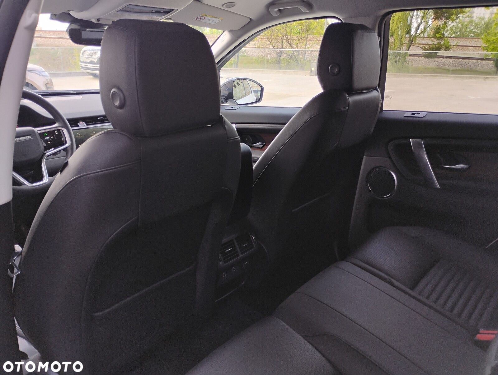 Land Rover Discovery Sport - 11