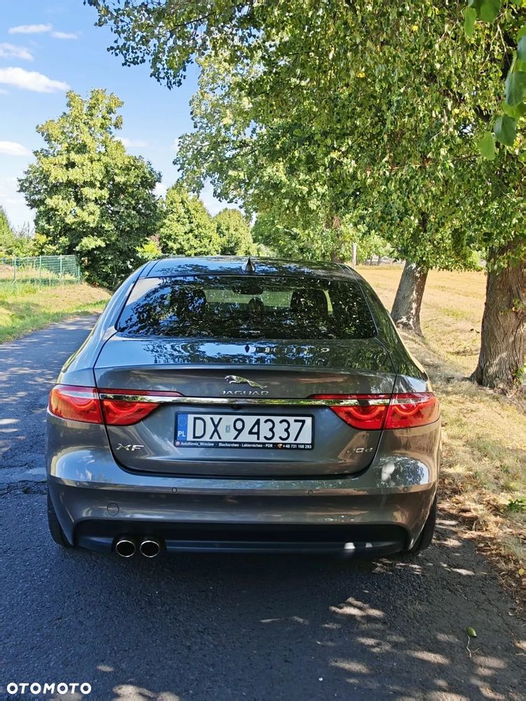 Jaguar XF 20d Prestige - 8