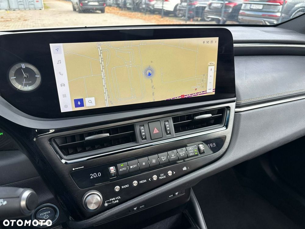 Lexus ES 300h Business Edition - 22