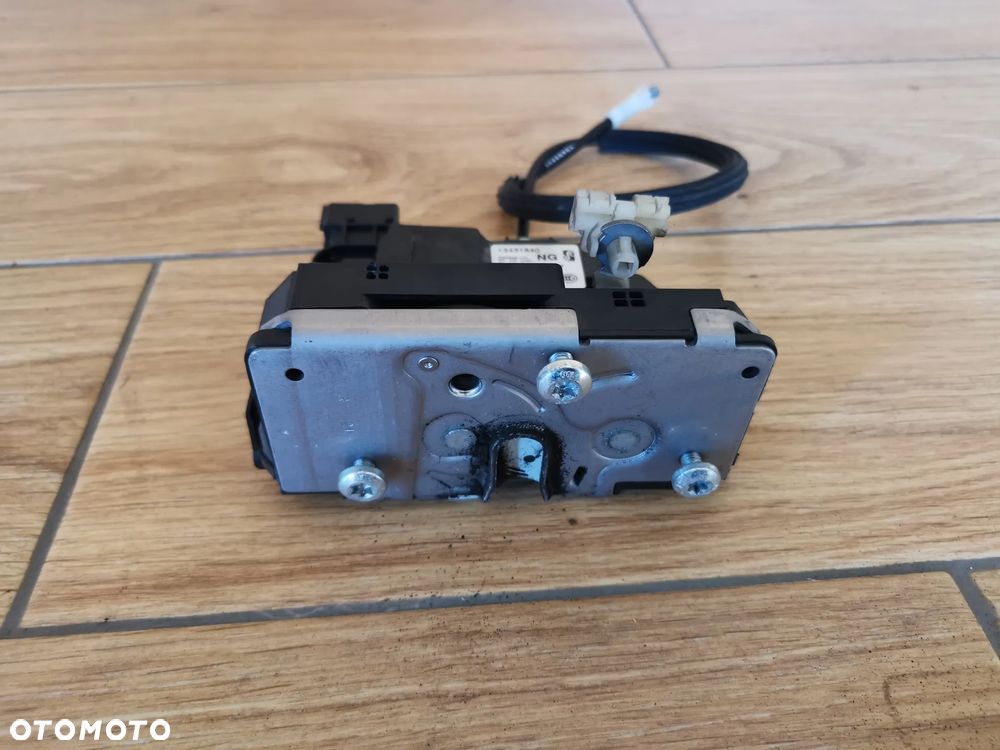 Zamek Drzwi Prawy Tył 13431845 Opel Corsa E - 4