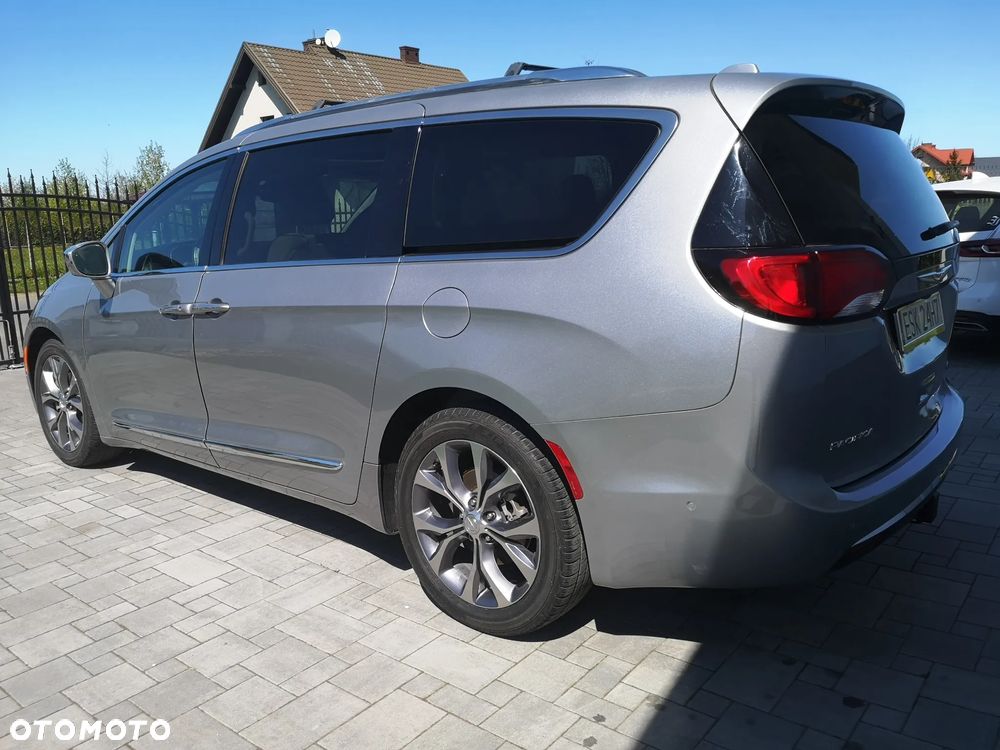 Chrysler Pacifica - 8