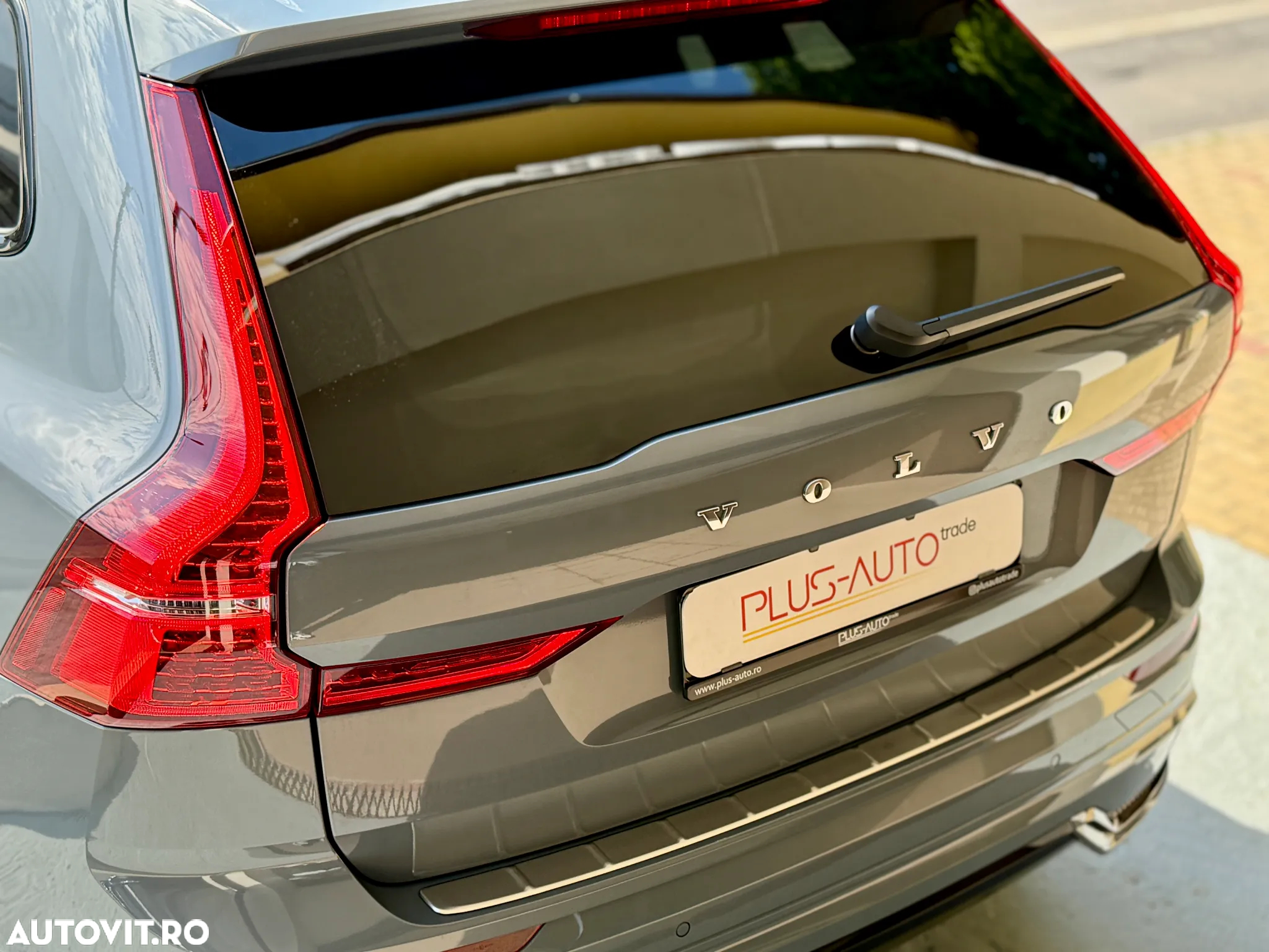 Volvo XC 60 B4 MHEV AT8 AWD R-Design - 10