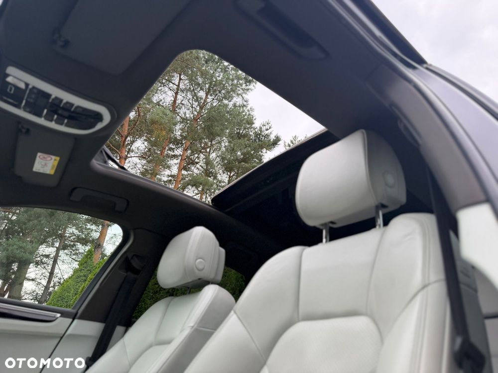 Porsche Macan - 24