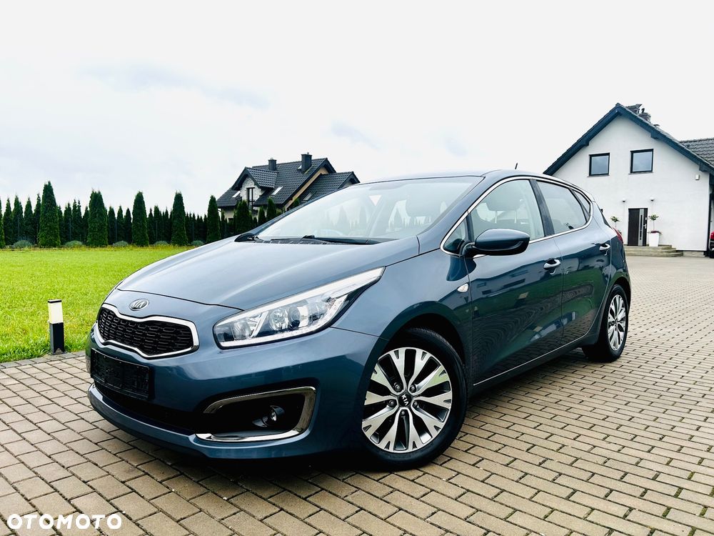 Kia Ceed 1.6 CRDi 136 ISG Dream Team Edition - 1