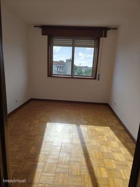 Arrenda-se T1 Antas Alameda Eça Queirós - Grande imagem: 4/12