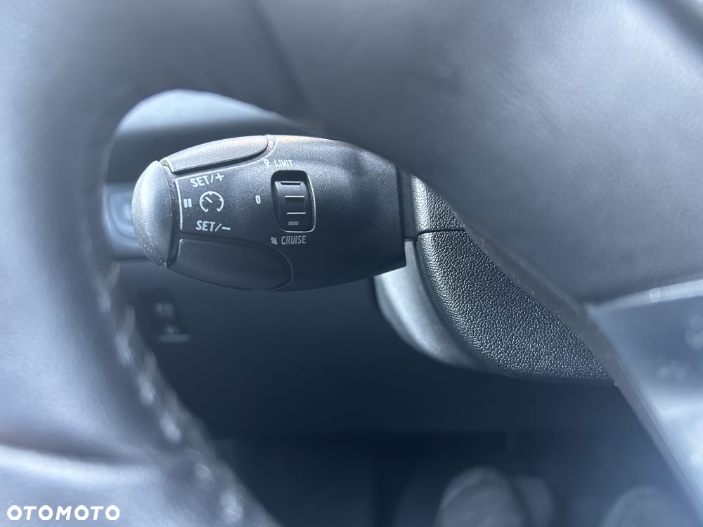 Peugeot 208 - 23