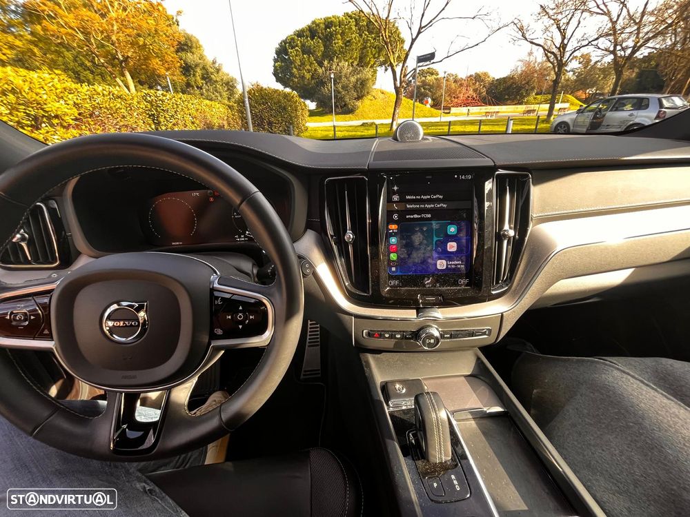 Volvo XC 60 2.0 T6 PHEV R-Design AWD - 16