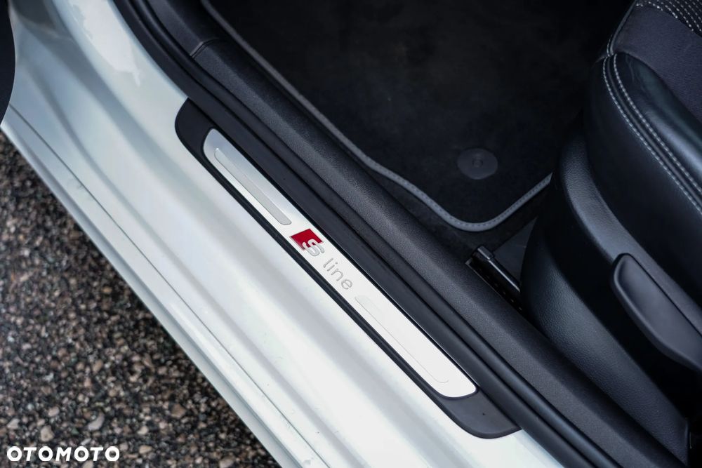 Audi A1 Sportback 1.4 TFSI S tronic S line Sportpaket - 31