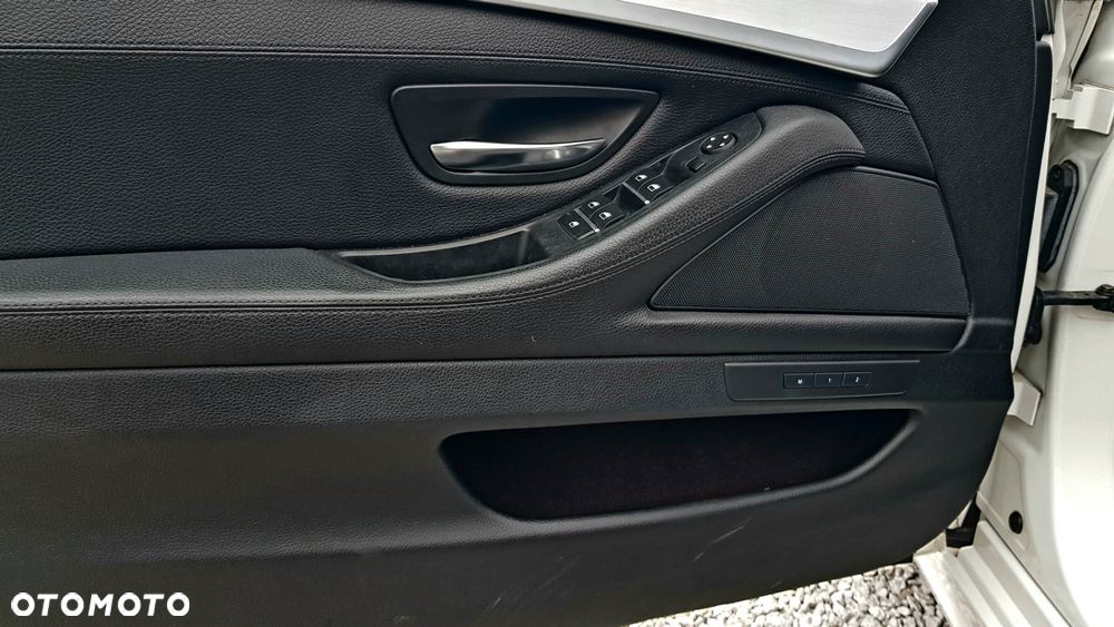 BMW Seria 5 530d xDrive - 17