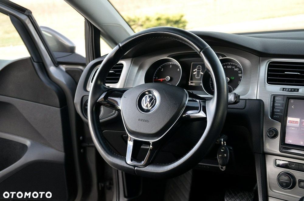 Volkswagen Golf - 22