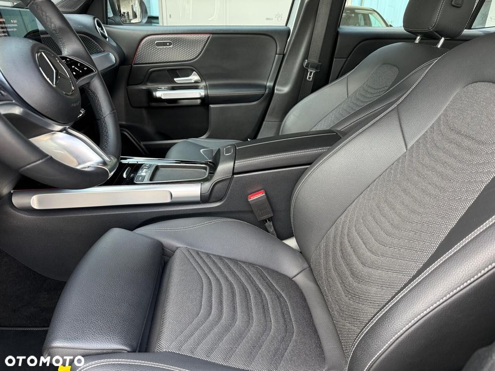 Mercedes-Benz GLB - 11