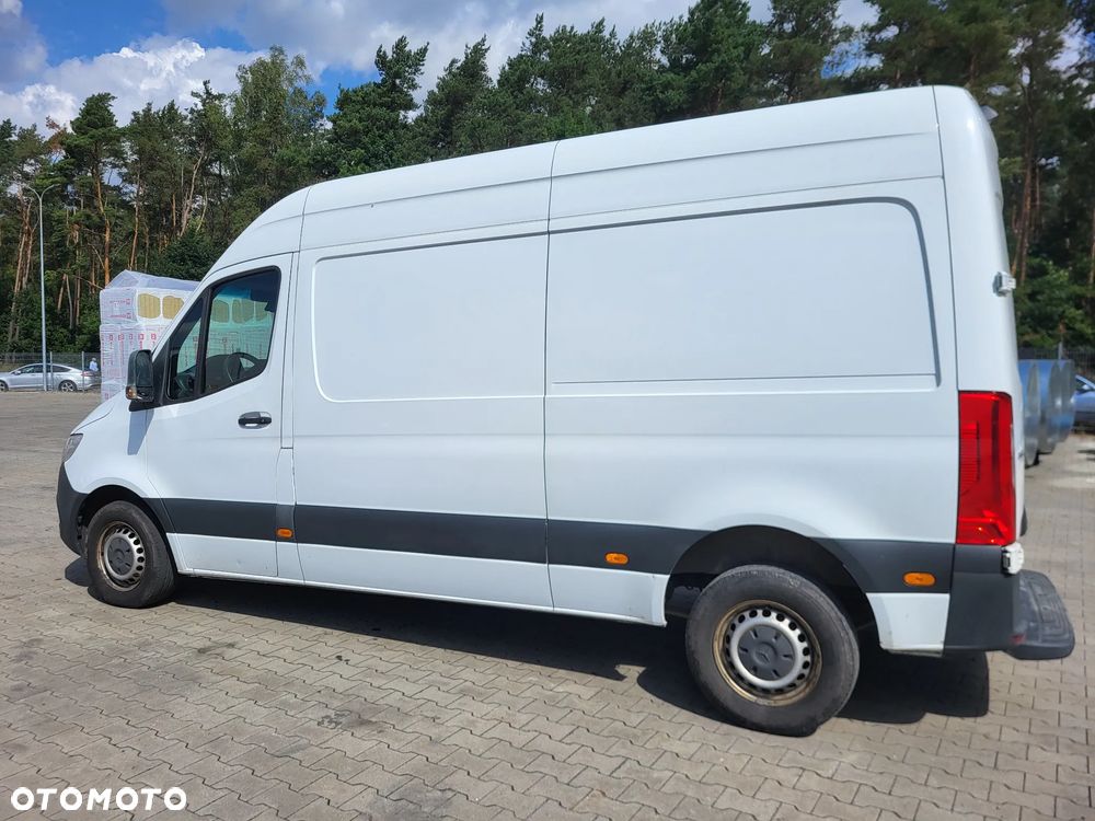 Mercedes-Benz Sprinter - 11