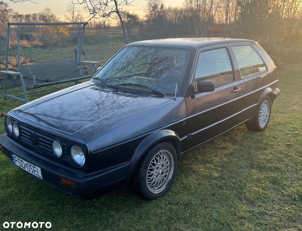 Volkswagen Golf - 1