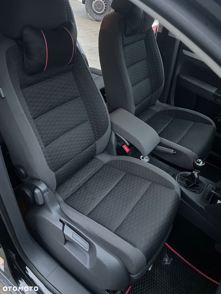 Volkswagen Touran - 16