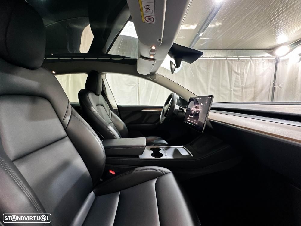Tesla Model Y Long Range Dual Motor AWD - 31