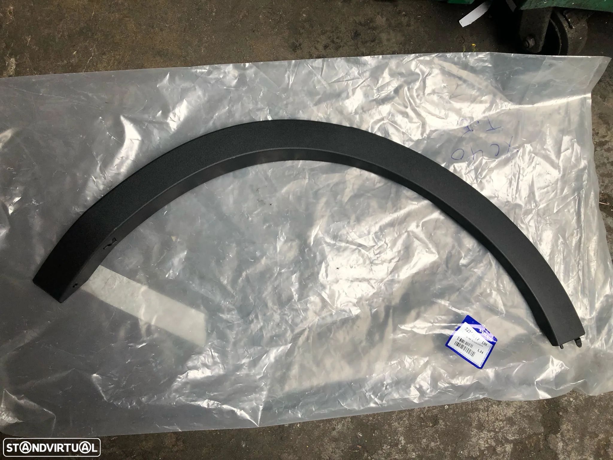 VOLVO XC40 ABA GUARDA LAMAS TRAS ESQUERDO - GL093 - 1