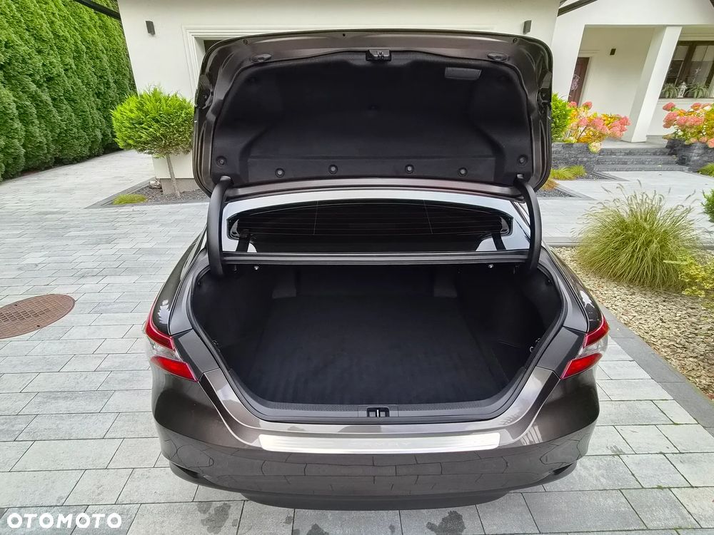 Toyota Camry - 28