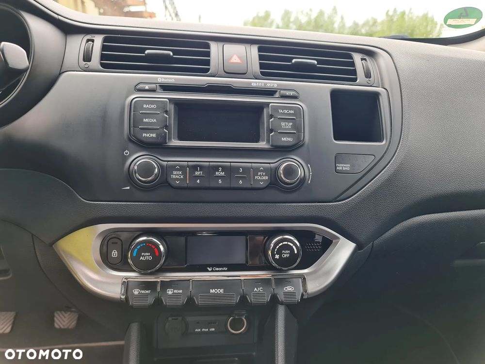 Kia Rio 1.2 Dream Team Edition - 11