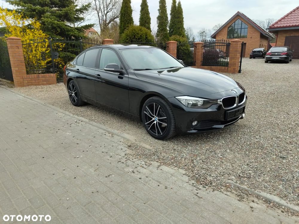 BMW Seria 3 318d Sport Line - 13
