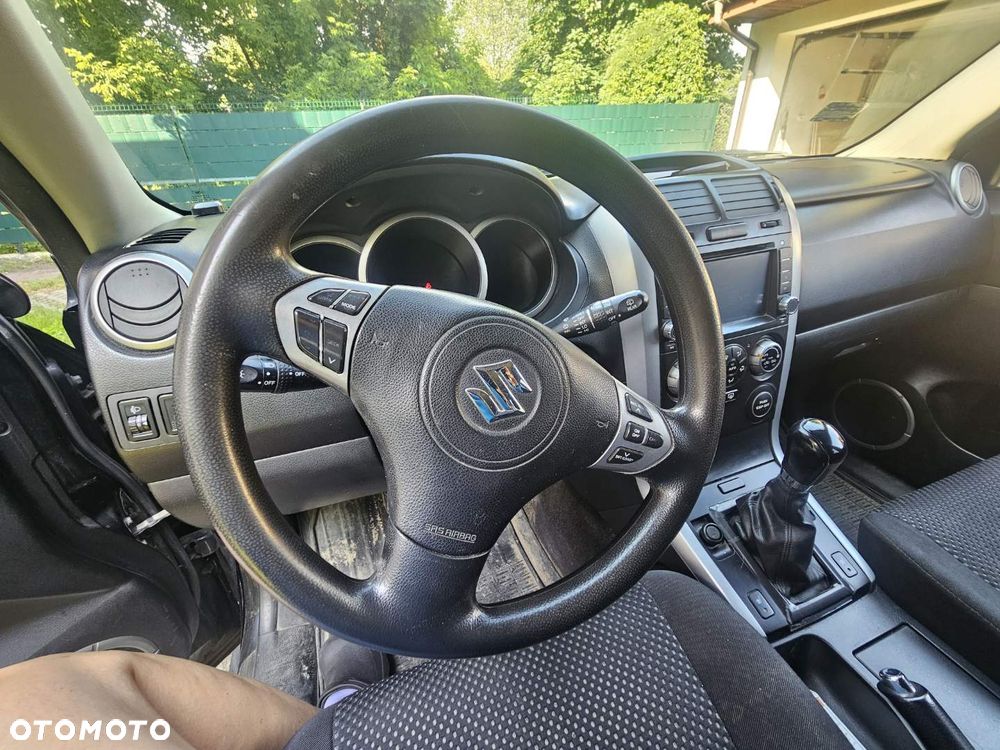 Suzuki Grand Vitara 2.0 - 6