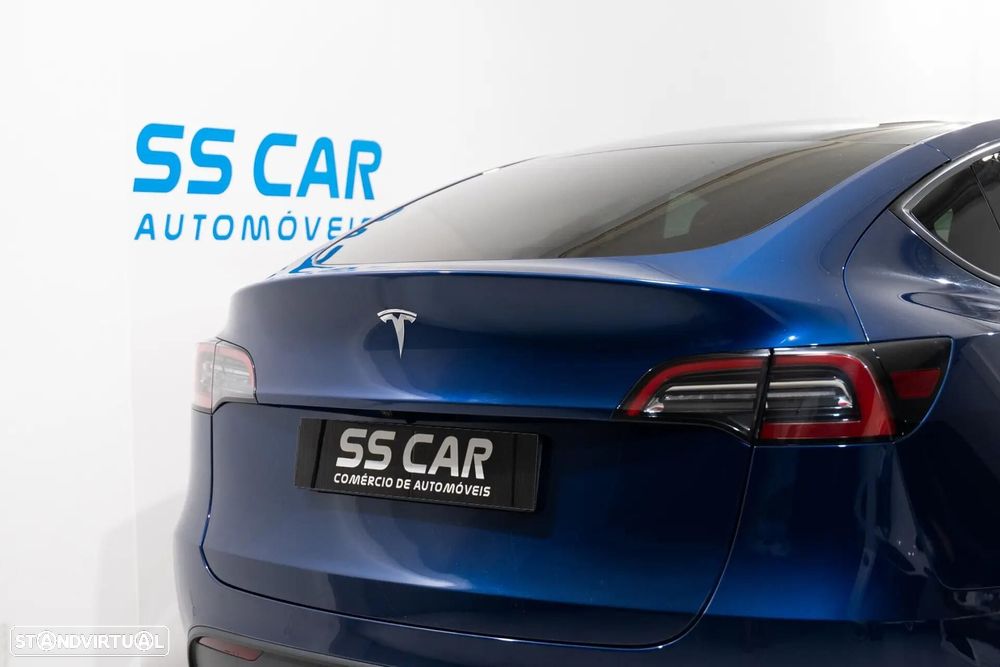 Tesla Model Y Long Range Dual Motor AWD - 9