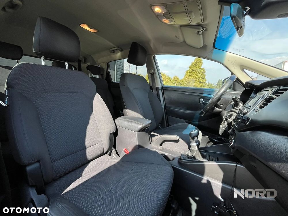 Kia Carens 1.6 GDI L - 17